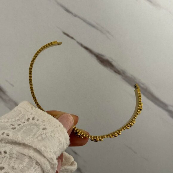 SKU:0107 vintage vibe gold bracelet With flowers zircon stones+in a gift box - Picture 5 of 6